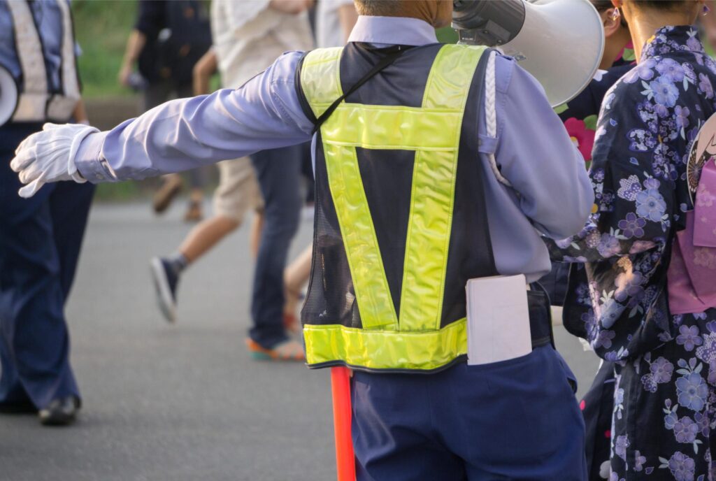 花火大会の警備は警備業者への依頼を推奨