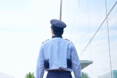 守衛とは？警備員との違いや施設警備を依頼する際のポイントを解説